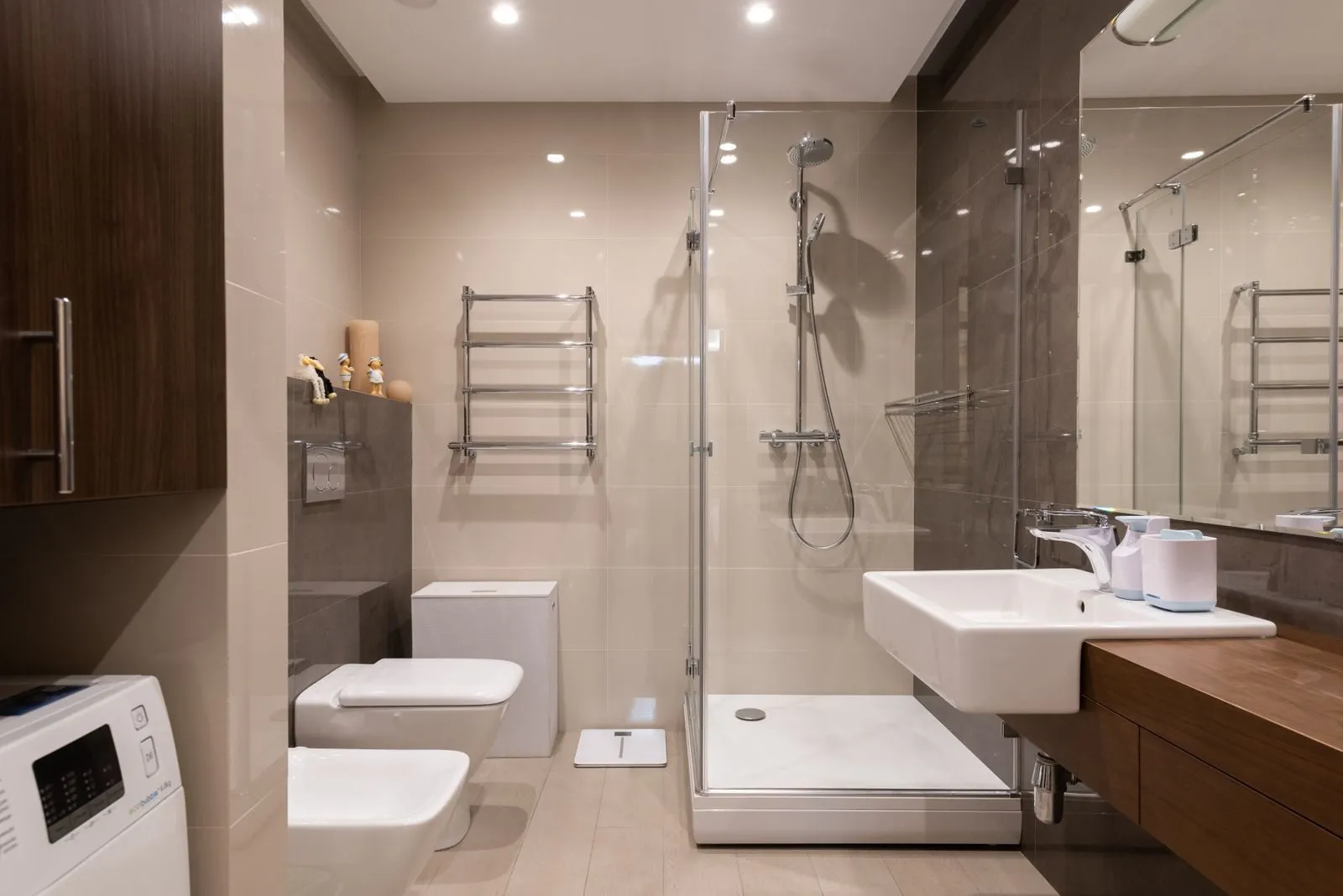 A modern bathroom with a glass shower, rain shower and basin mixer